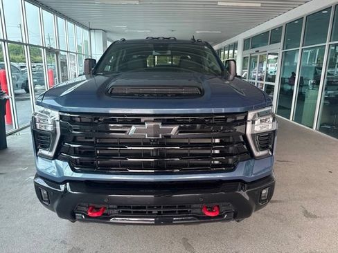 Used 2025 Chevrolet Silverado 2500 LT w/ Trail Boss Package AWD/4WD image 2