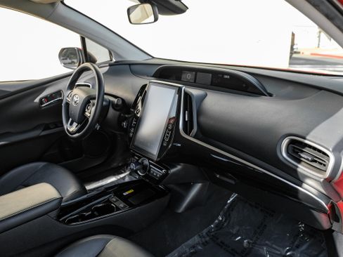 Used 2021 Toyota Prius Prime XLE image 11