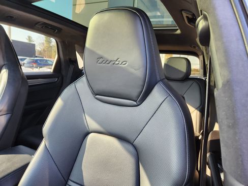 Used 2023 Porsche Cayenne Turbo image 11