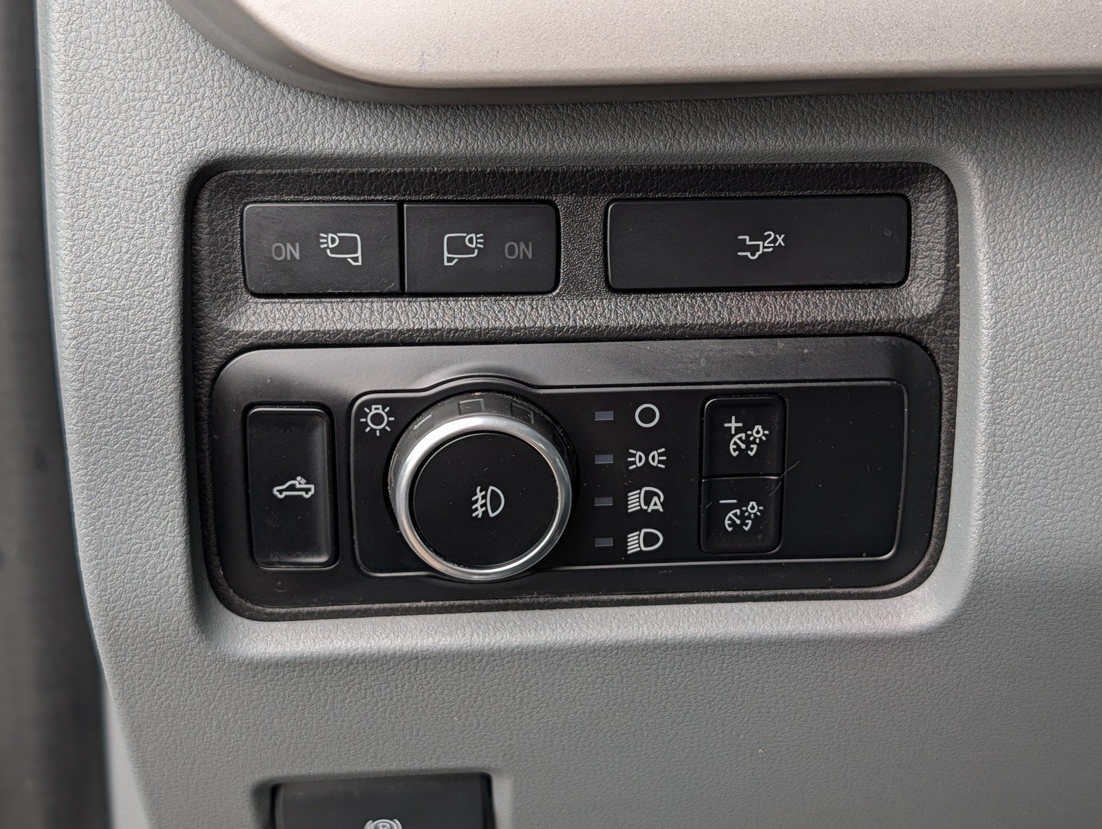 Used 2023 Ford F250 XLT w/ XLT Premium Package AWD/4WD image 14