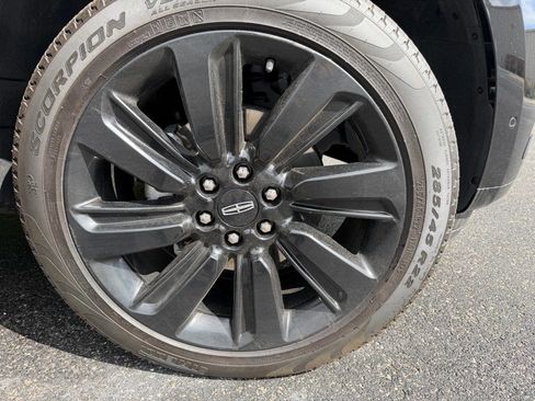 Used 2024 Lincoln Navigator Reserve AWD/4WD image 18
