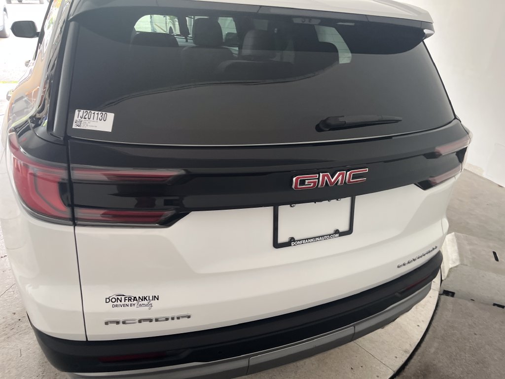 Used 2026 GMC Acadia Elevation w/ Elevation Premium Package FWD image 4