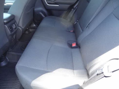 Used 2023 Toyota RAV4 LE AWD/4WD image 7