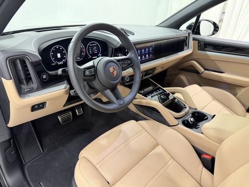 Certified 2026 Porsche Cayenne S AWD/4WD image 4
