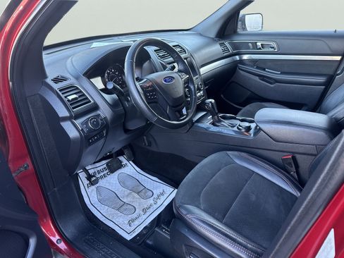 Used 2019 Ford Explorer XLT w/ XLT Sport Appearance Package image 14