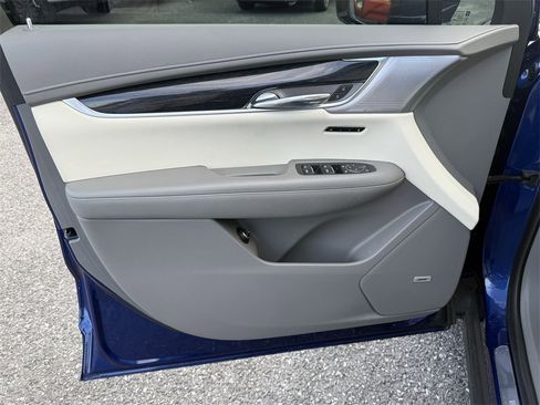 Used 2023 Cadillac XT6 Premium Luxury w/ Technology Package image 18