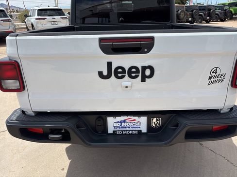 Used 2022 Jeep Gladiator Sport AWD/4WD image 47