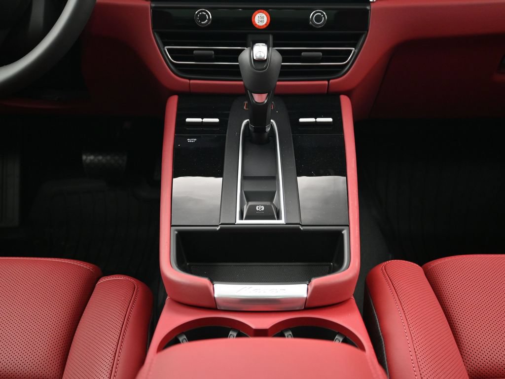 Certified 2026 Porsche Macan AWD/4WD image 10