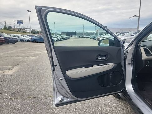 Used 2020 Honda HR-V LX image 11