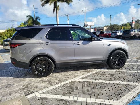 New 2025 Land Rover Discovery S image 6