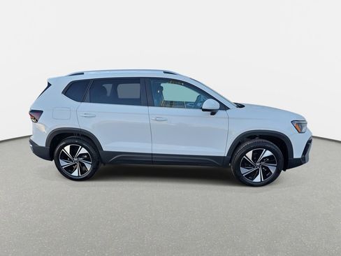 New 2026 Volkswagen Taos SE image 4