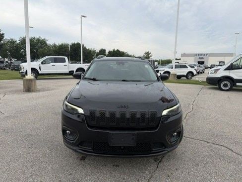Used 2021 Jeep Cherokee Latitude Plus AWD/4WD image 2