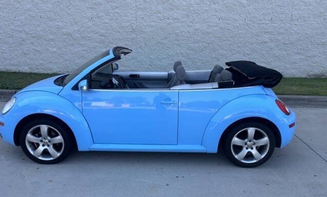 Used 2006 Volkswagen Beetle Convertible w/ Package 2 FWD image 17