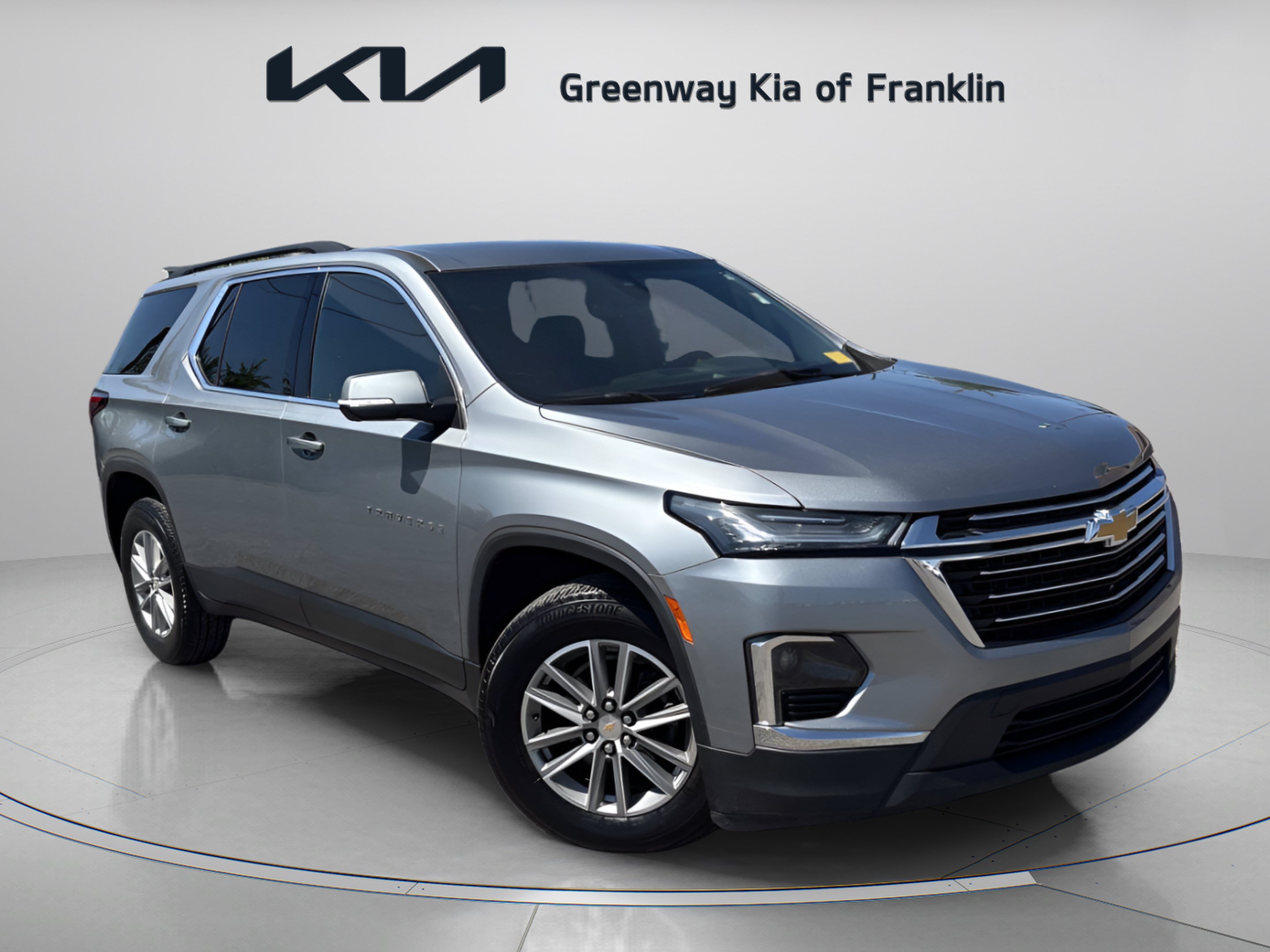 Used 2023 Chevrolet Traverse LT FWD image 1