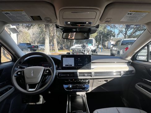 Used 2023 Lincoln Corsair FWD image 37