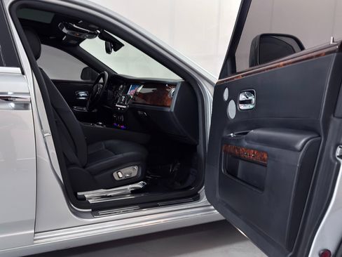 Used 2014 Rolls-Royce Ghost image 34