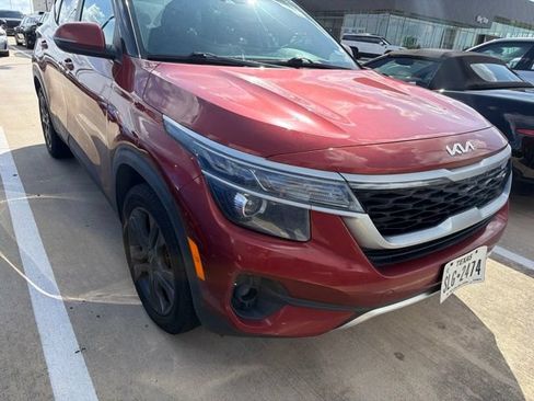Used 2023 Kia Seltos S w/ Navigation Package FWD image 3