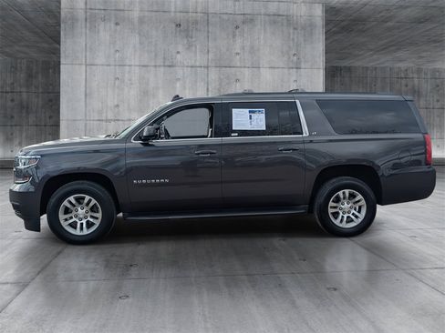Used 2016 Chevrolet Suburban LT image 3