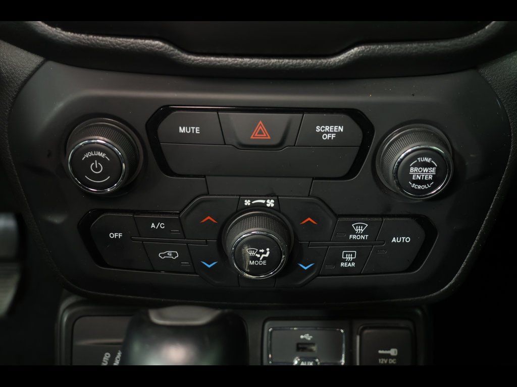 Used 2020 Jeep Renegade Altitude AWD/4WD image 22