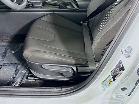 Certified 2025 Hyundai Elantra Sport image 22
