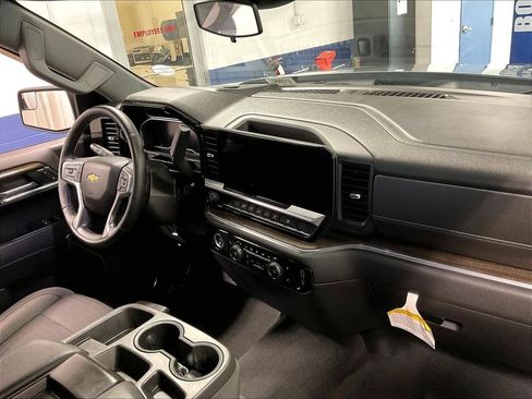 Used 2023 Chevrolet Silverado 1500 LT AWD/4WD image 14