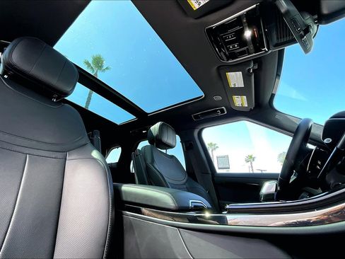 Used 2024 Land Rover Range Rover Sport SE image 21