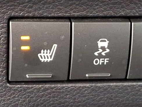 Used 2018 Jeep Wrangler Unlimited Sahara w/ Connectivity Group image 22