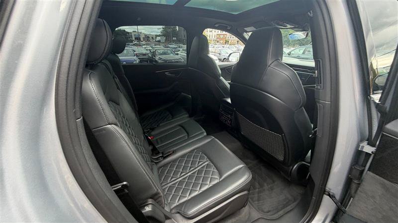 Used 2022 Audi SQ7 Premium Plus w/ SQ7 Executive Package AWD/4WD image 11