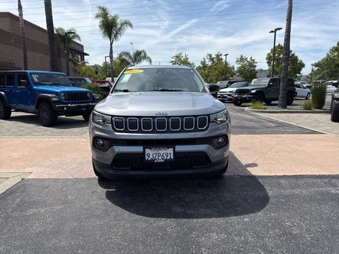 Used 2022 Jeep Compass Latitude w/ Sun and Sound Group AWD/4WD image 5