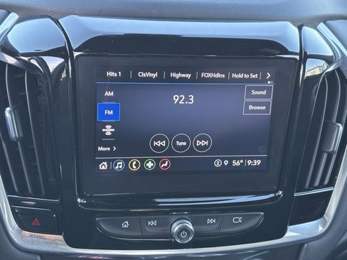 Used 2022 Chevrolet Traverse LT image 23