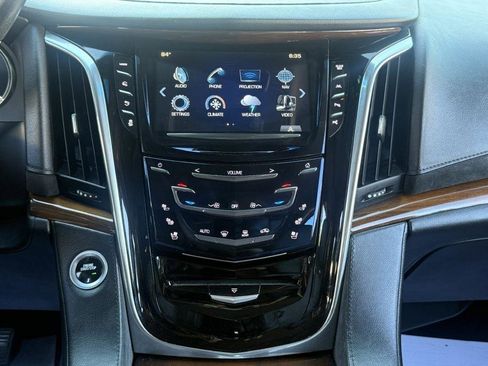 Used 2017 Cadillac Escalade Premium Luxury AWD/4WD image 30