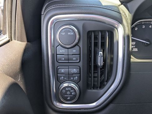 Used 2022 GMC Sierra 1500 SLT AWD/4WD image 18