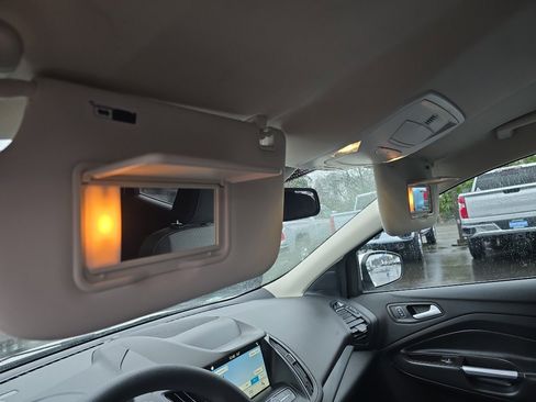 Used 2019 Ford Escape SE image 13