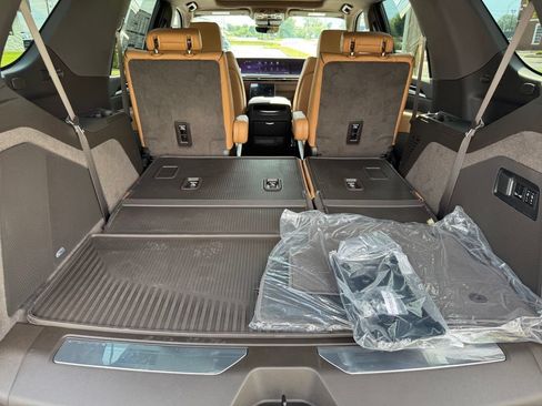 New 2026 Cadillac Escalade Luxury w/ Touring Package AWD/4WD image 29