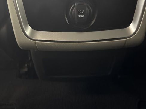 Used 2022 Kia Carnival LX image 23