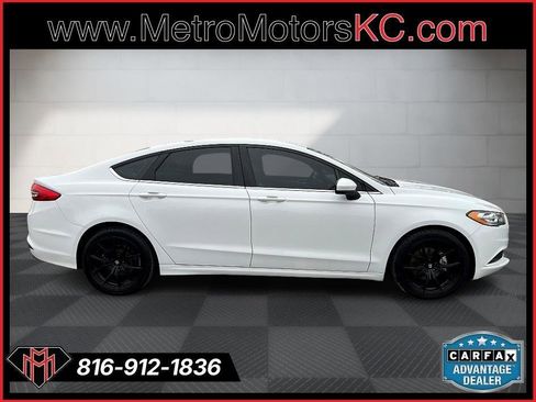 Used 2017 Ford Fusion SE FWD image 7
