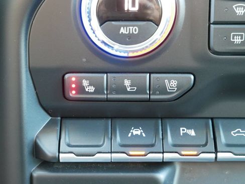 Used 2022 GMC Sierra 1500 Denali w/ Denali Premium Package AWD/4WD image 21
