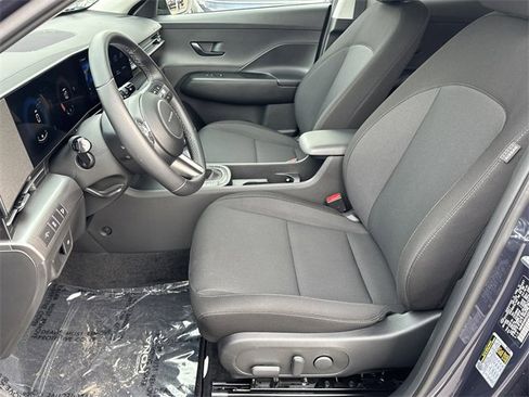 Certified 2025 Hyundai Kona SEL image 9