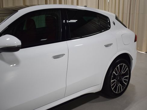 Certified 2023 Maserati Grecale Modena image 3