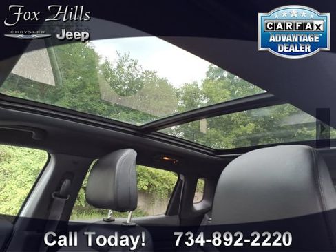 Used 2025 Jeep Compass Trailhawk w/ Sun & Sound Group AWD/4WD image 16