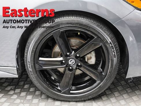 Used 2023 Nissan Sentra SR w/ Trunk Package image 9