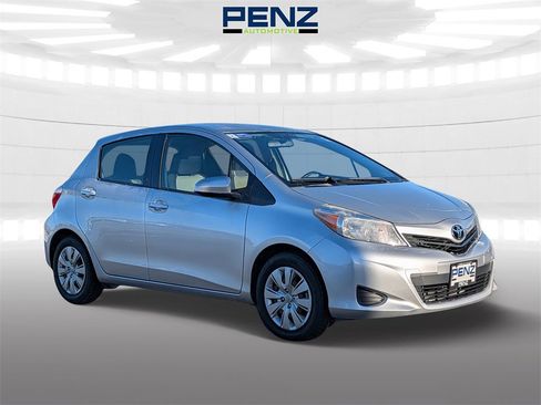 Used 2012 Toyota Yaris SE image 1
