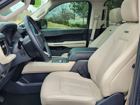 Used 2024 Ford Expedition Max Platinum AWD/4WD image 8