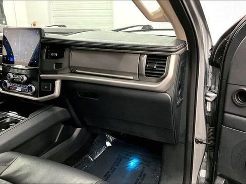 Used 2024 Ford Expedition Max XLT image 19