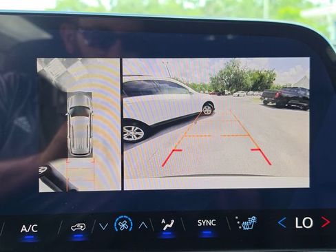 New 2026 Chevrolet Traverse LT w/ Driver Confidence Package FWD image 27