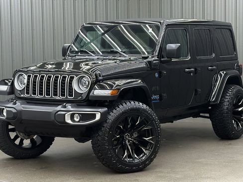 Used 2025 Jeep Wrangler Unlimited Sahara w/ Safety Group image 1