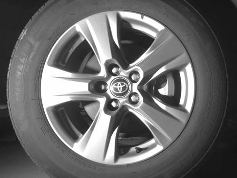 Used 2025 Toyota RAV4 XLE image 11