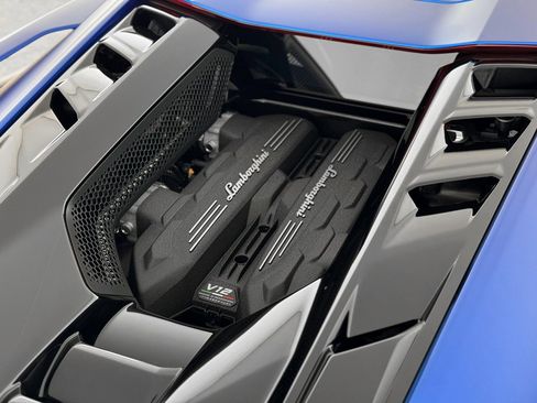 Used 2025 Lamborghini Revuelto image 35