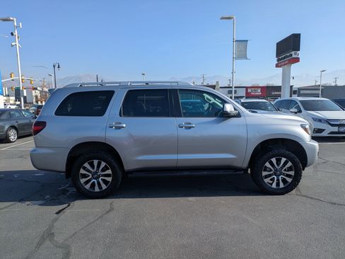 Used 2019 Toyota Sequoia SR5 image 2