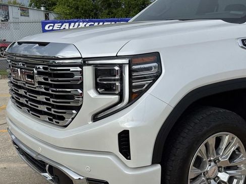 Used 2024 GMC Sierra 1500 Denali w/ Technology Package AWD/4WD image 2